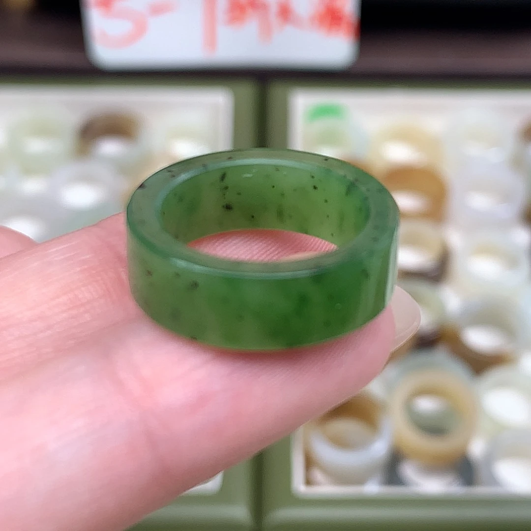 未镶嵌戒指和田玉