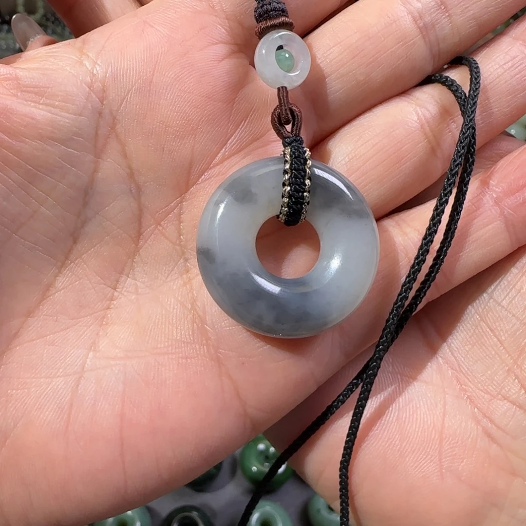 初***见和田玉未镶嵌颈饰