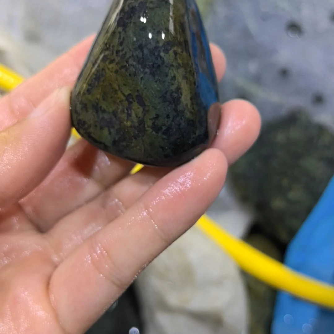 用***3有机玻璃藏玉药王石原石一个