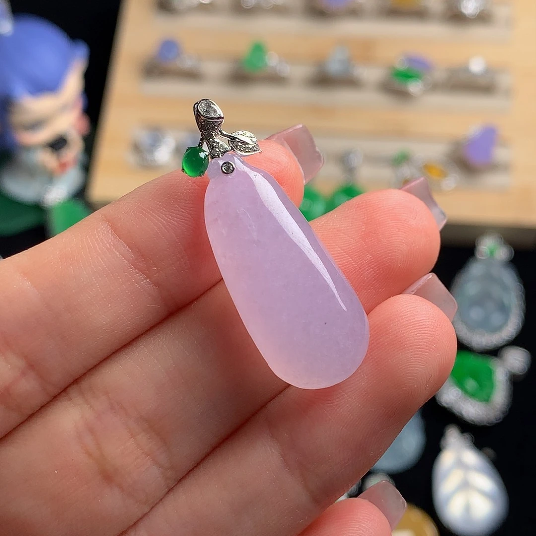 18K金镶嵌挂件翡翠