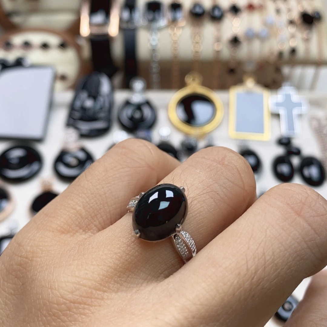 翡翠18K金镶嵌戒指