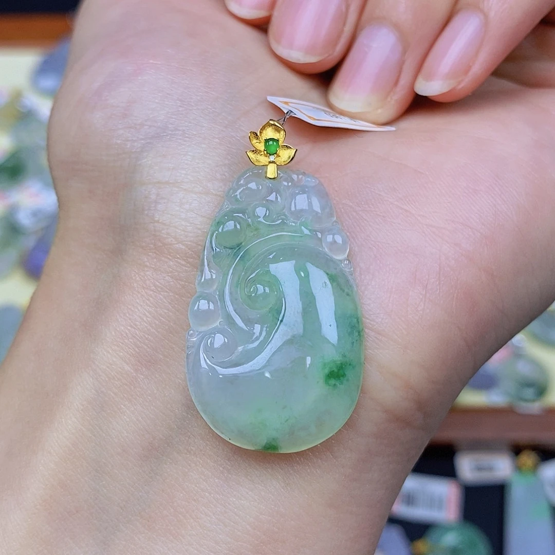 翡翠颈饰18K金镶嵌翡翠