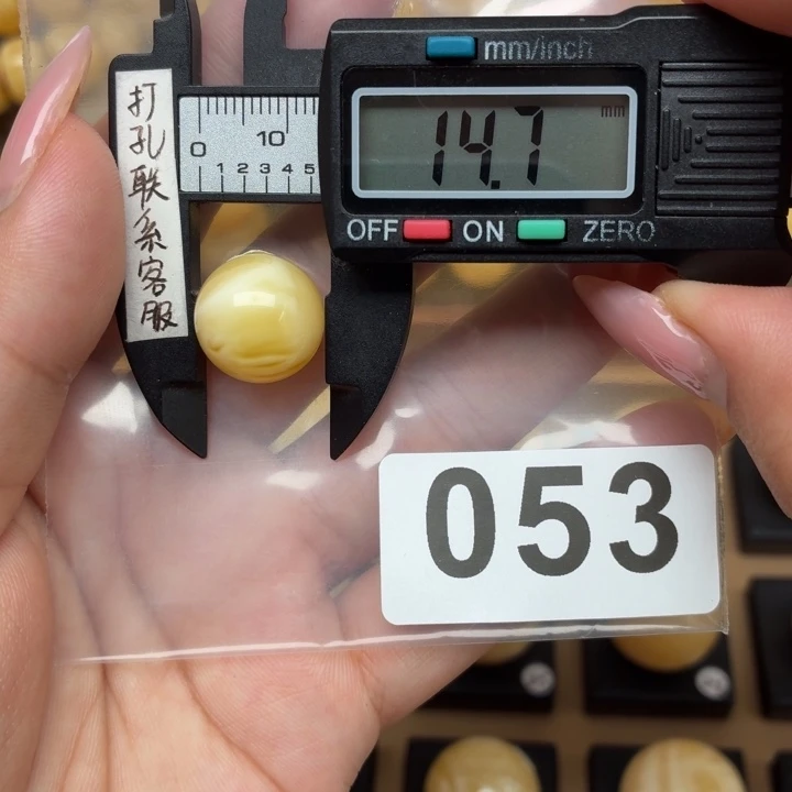 M***x未镶嵌琥珀裸石蜜蜡