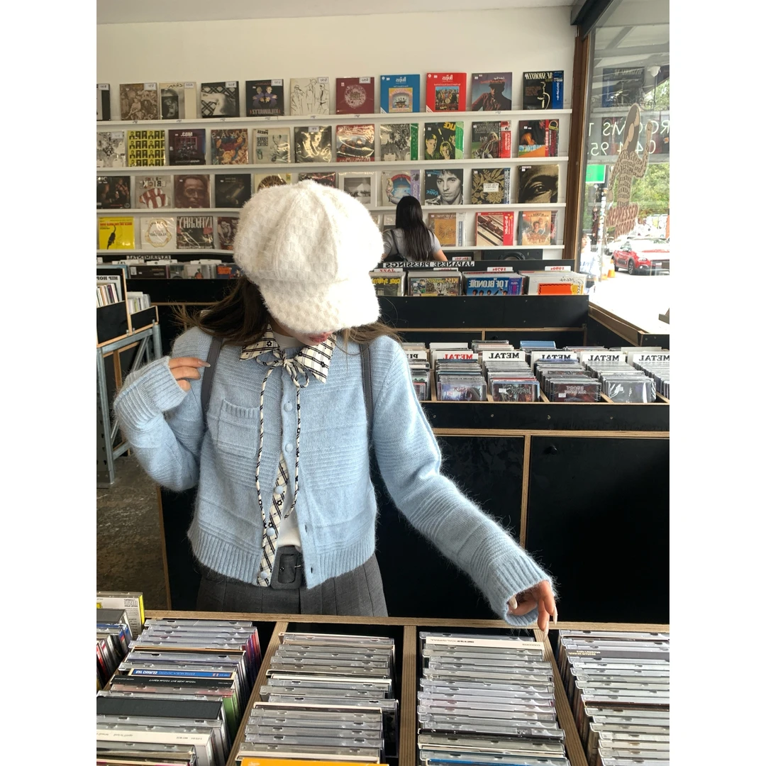 可拆卸撞色领糯叽百搭千金感针织小衫女春秋新款短款休闲蓝色开衫