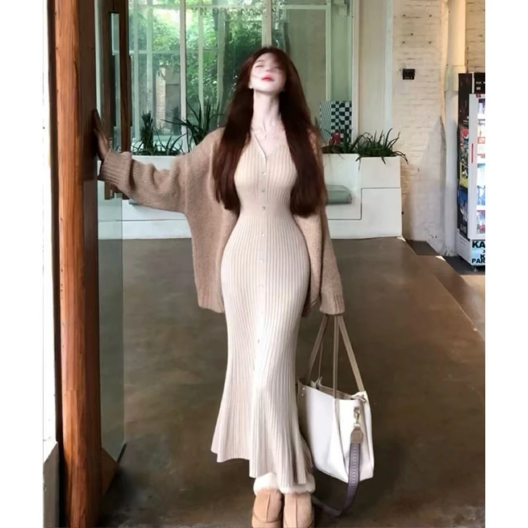 2025新款气质辣妹V领针织连衣裙秋冬季收腰显瘦包臀鱼尾长裙