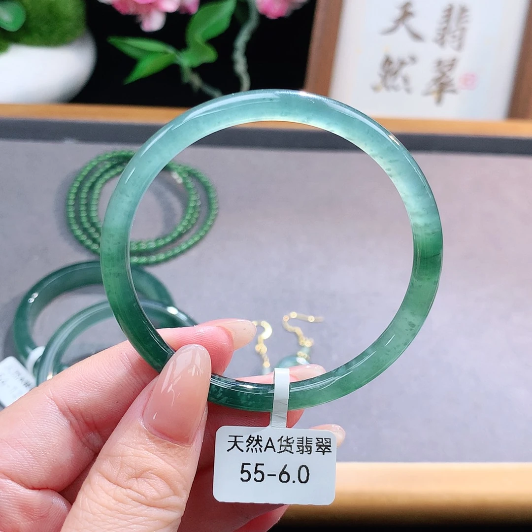 未镶嵌手镯（圆镯）翡翠