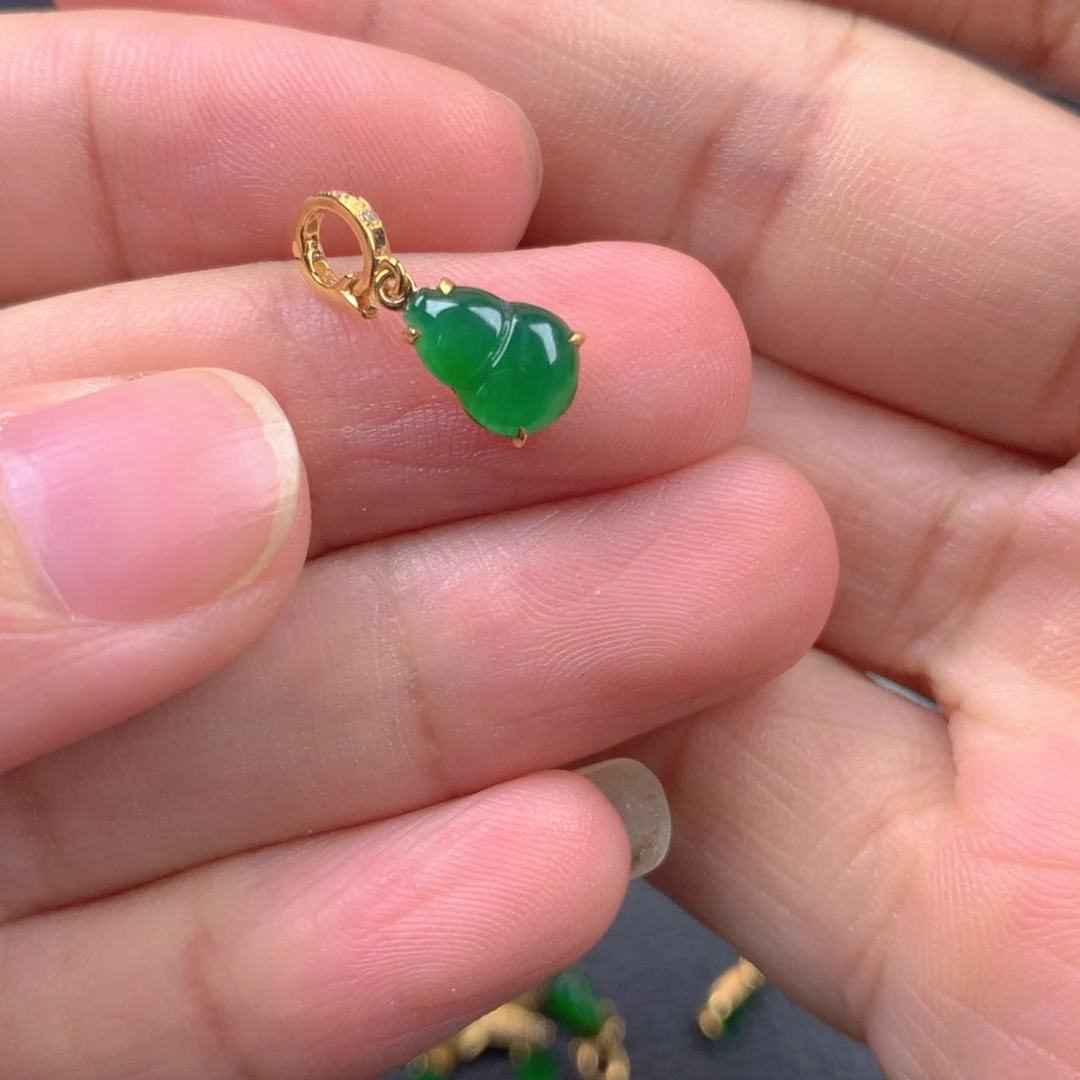 【闪购商品】翡翠18K金镶嵌颈饰A****e翡翠