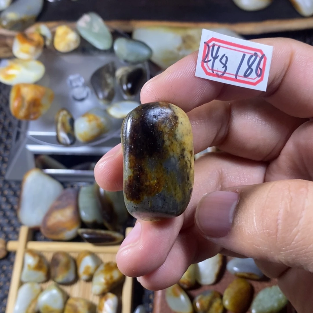 和田玉（糖玉）未镶嵌挂件