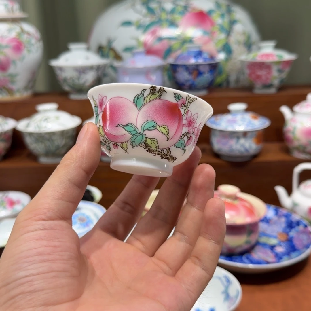 釉上粉彩三桃品茗杯