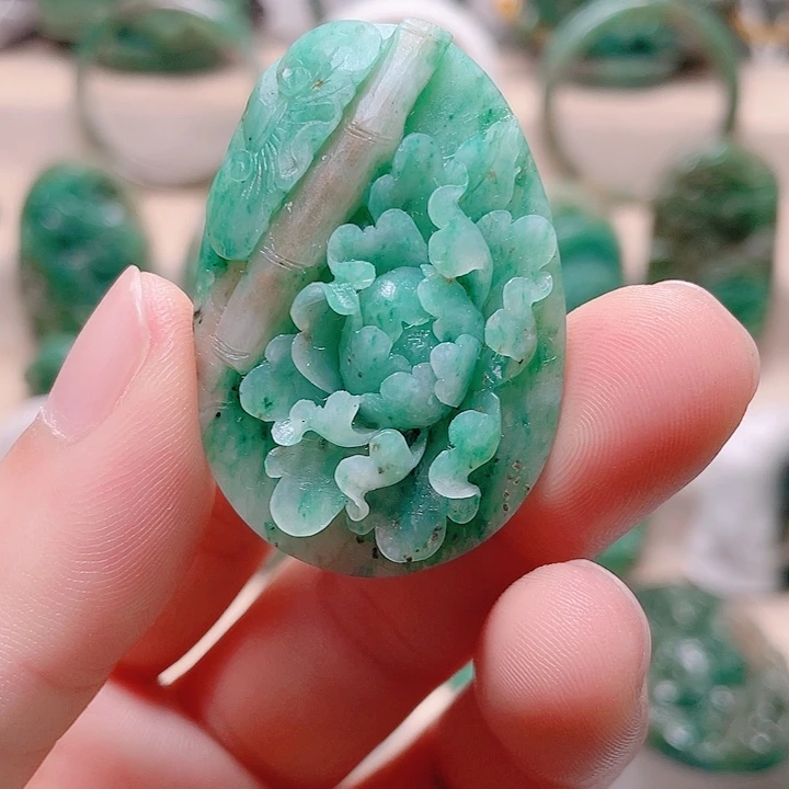 独山玉未镶嵌颈饰