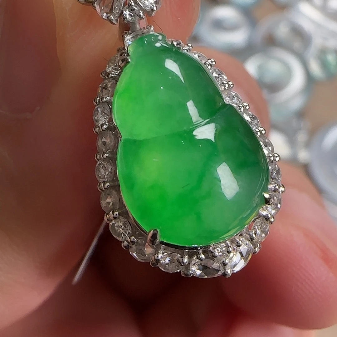 翡翠未镶嵌颈饰