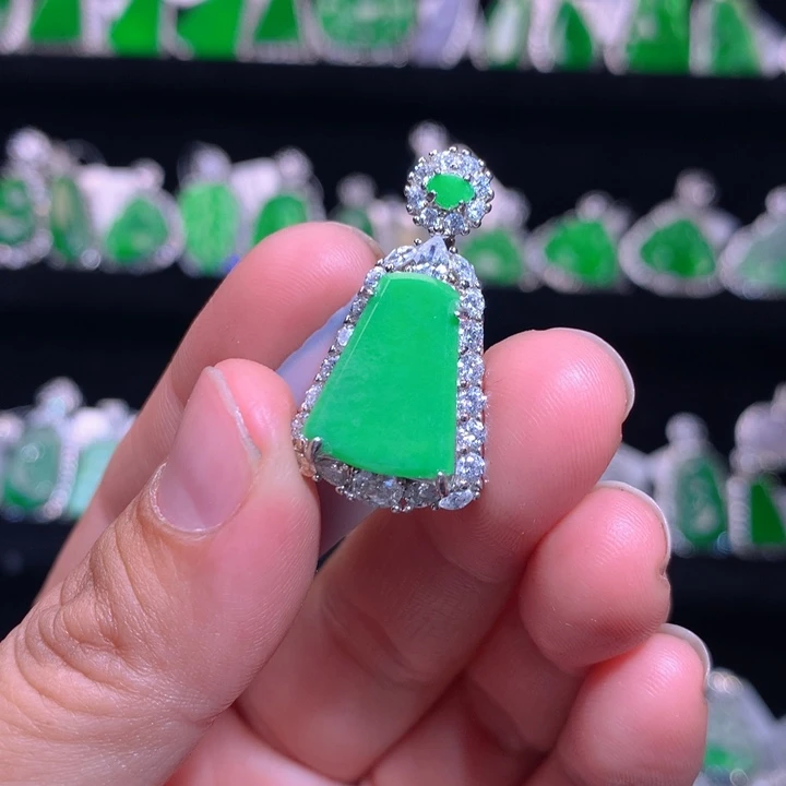 【闪购商品】颈饰银S925镶嵌翡翠天然翡翠