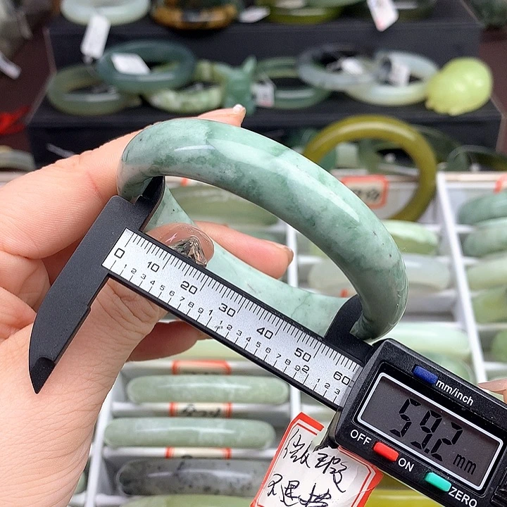 蛇纹石玉手镯未镶嵌987