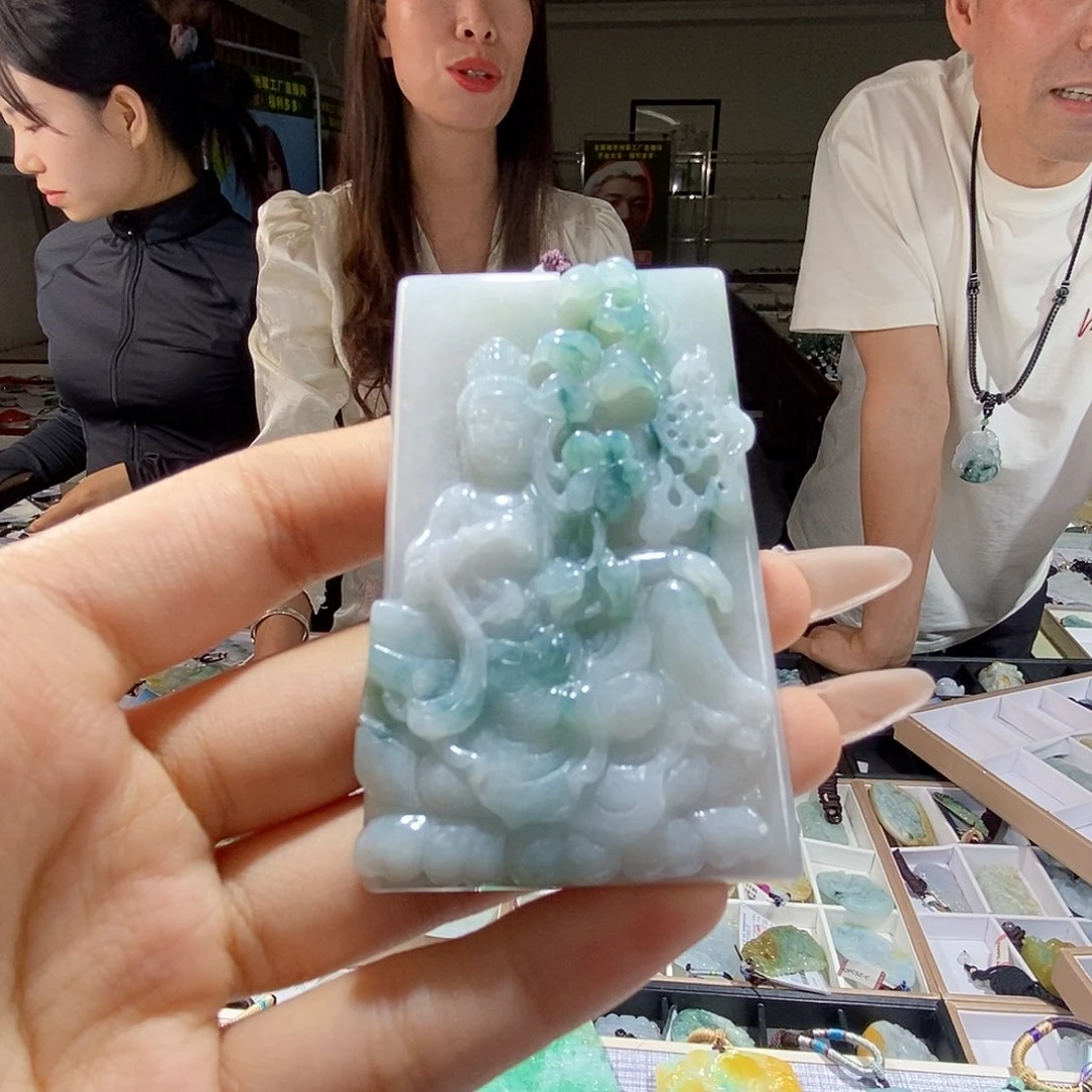 翡翠未镶嵌颈饰翡翠的