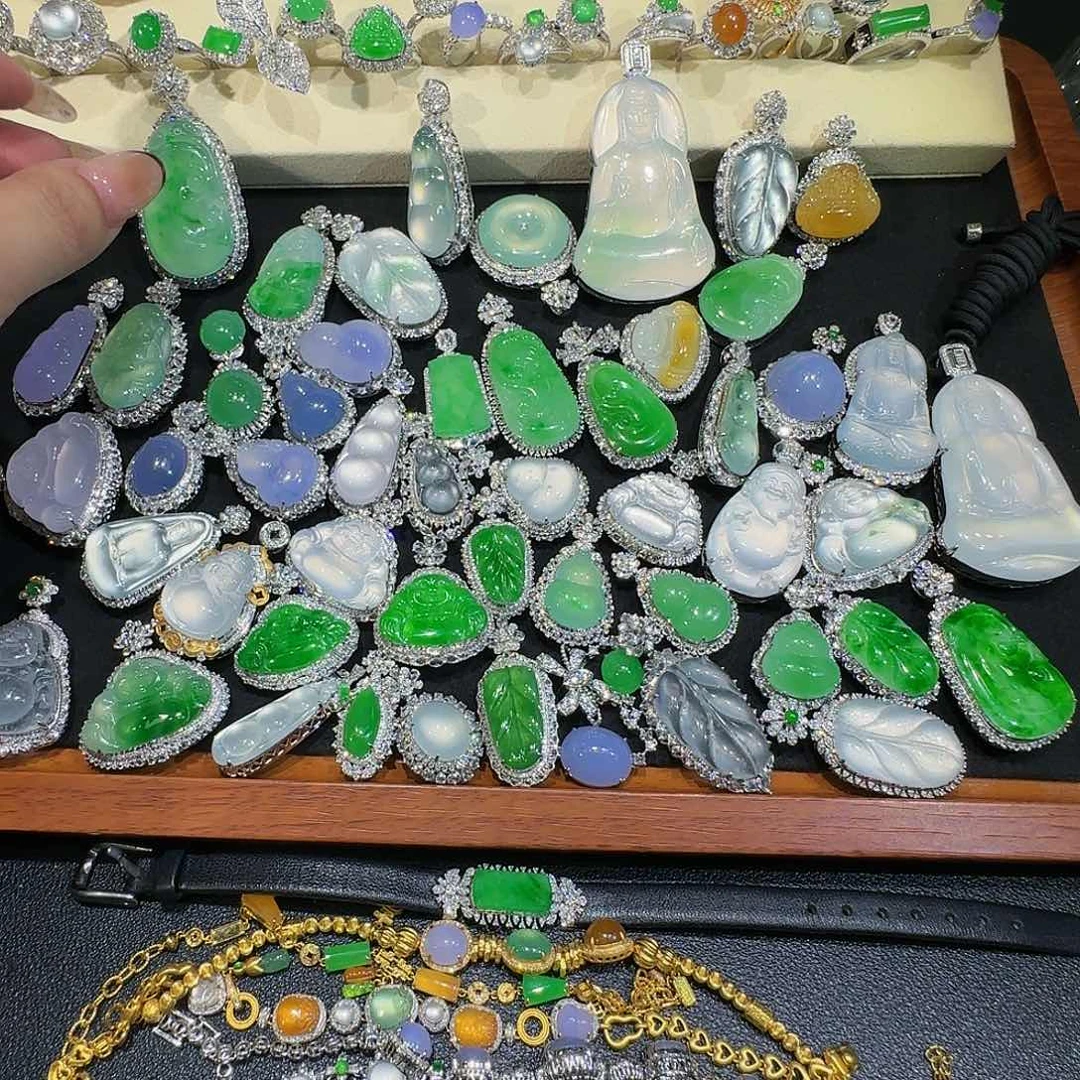 【闪购商品】颈饰18K金镶嵌翡翠简***啊