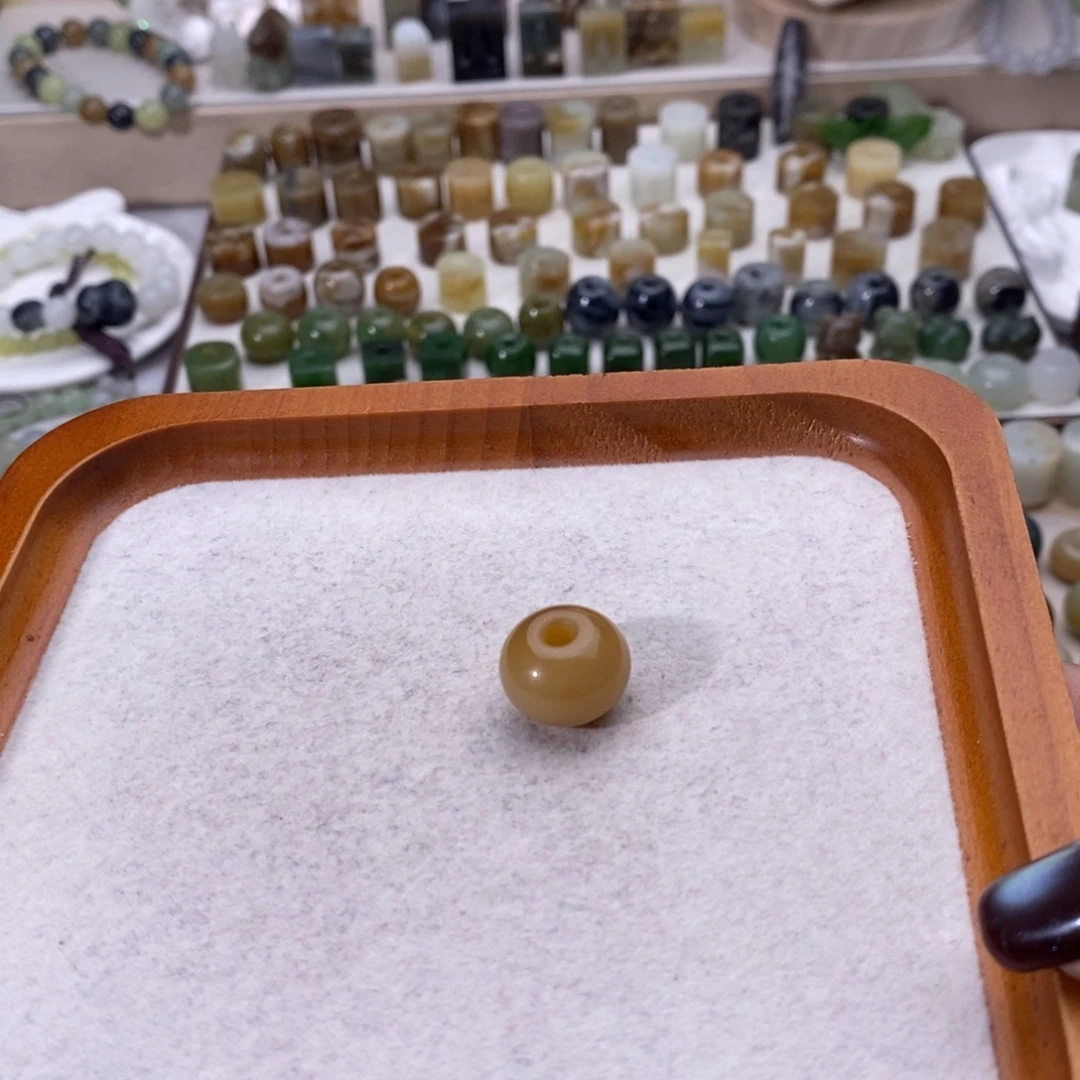 随***5和田玉未镶嵌颈饰买断不退换