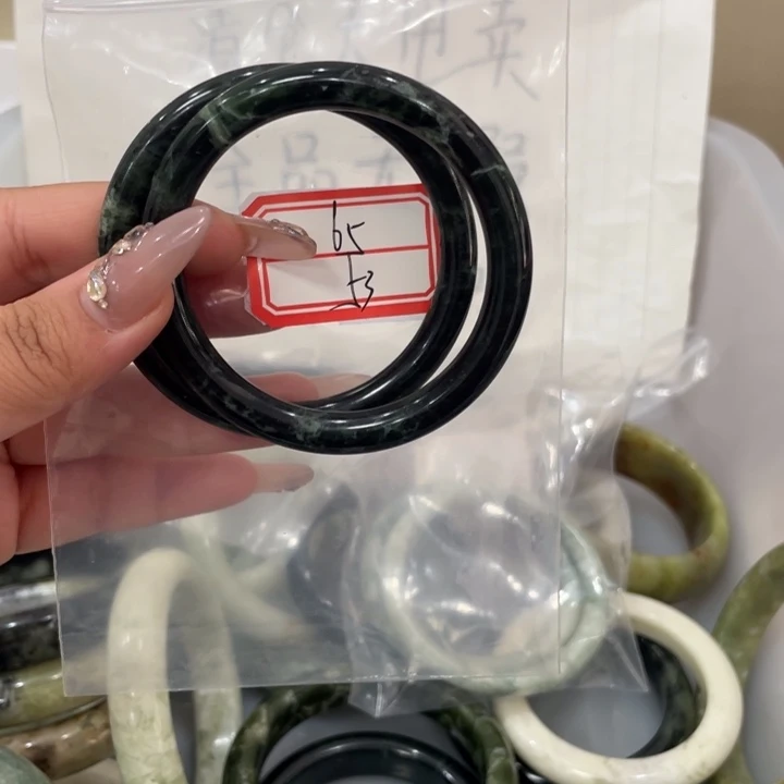 未镶嵌蛇纹石玉手镯