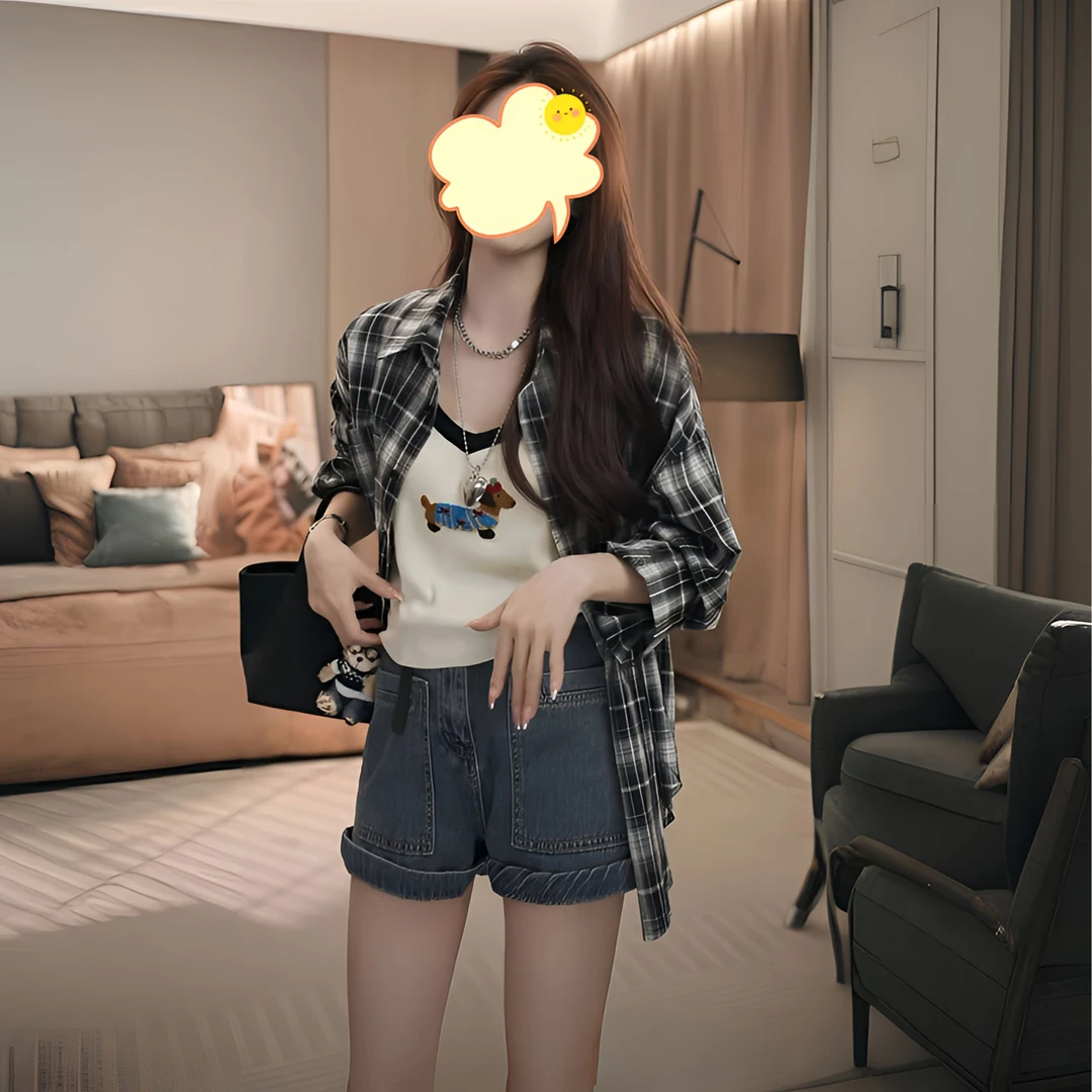 夏装搭配一整套2025新款腊肠小狗V领背心格子衬衫百搭短裤两件套