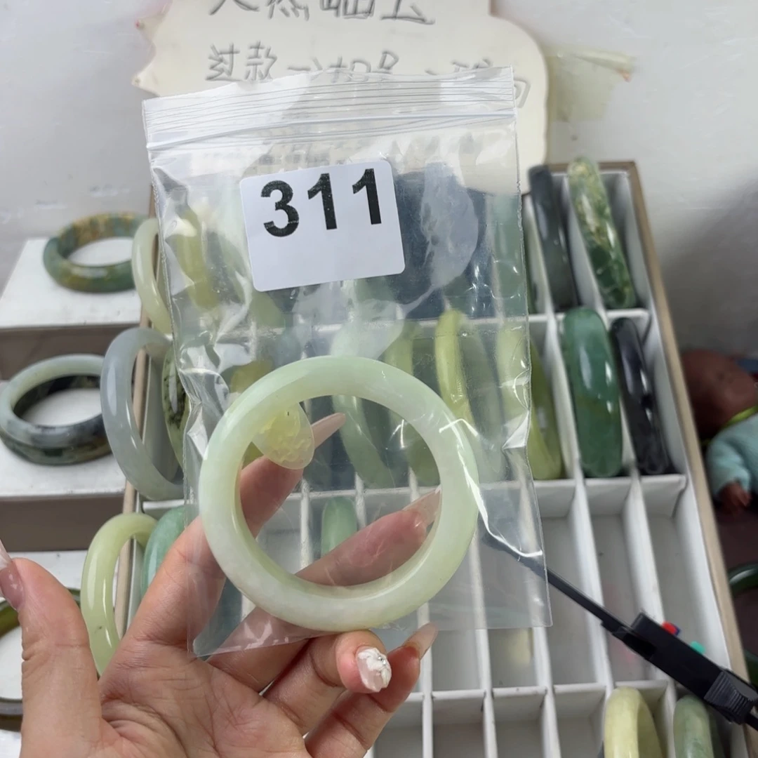 蛇纹石玉未镶嵌手镯草***凌