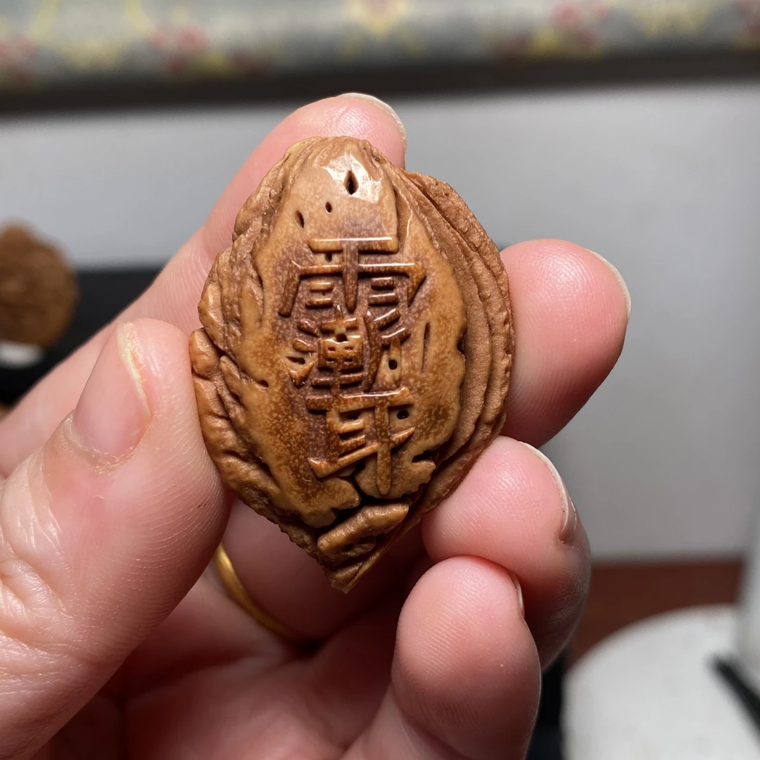 孔方泉记【紫薇讳】一物一图精品桃核雕刻作品