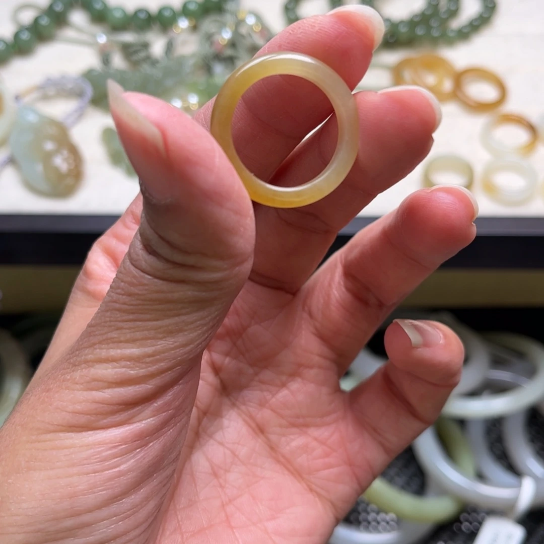 思***颜和田玉（糖玉）未镶嵌珠宝半成品指环18.8