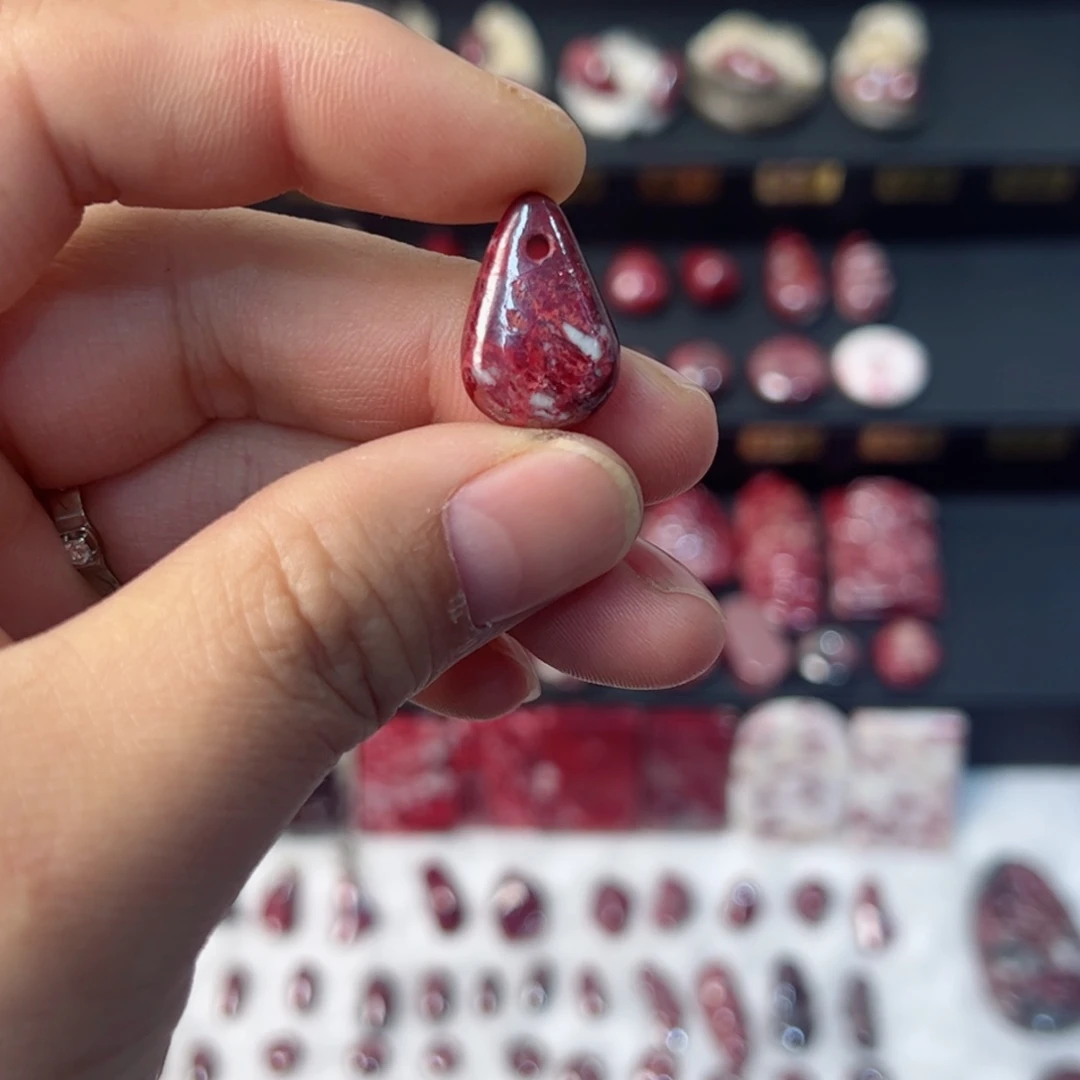 天然辰砂天然朱砂吊坠