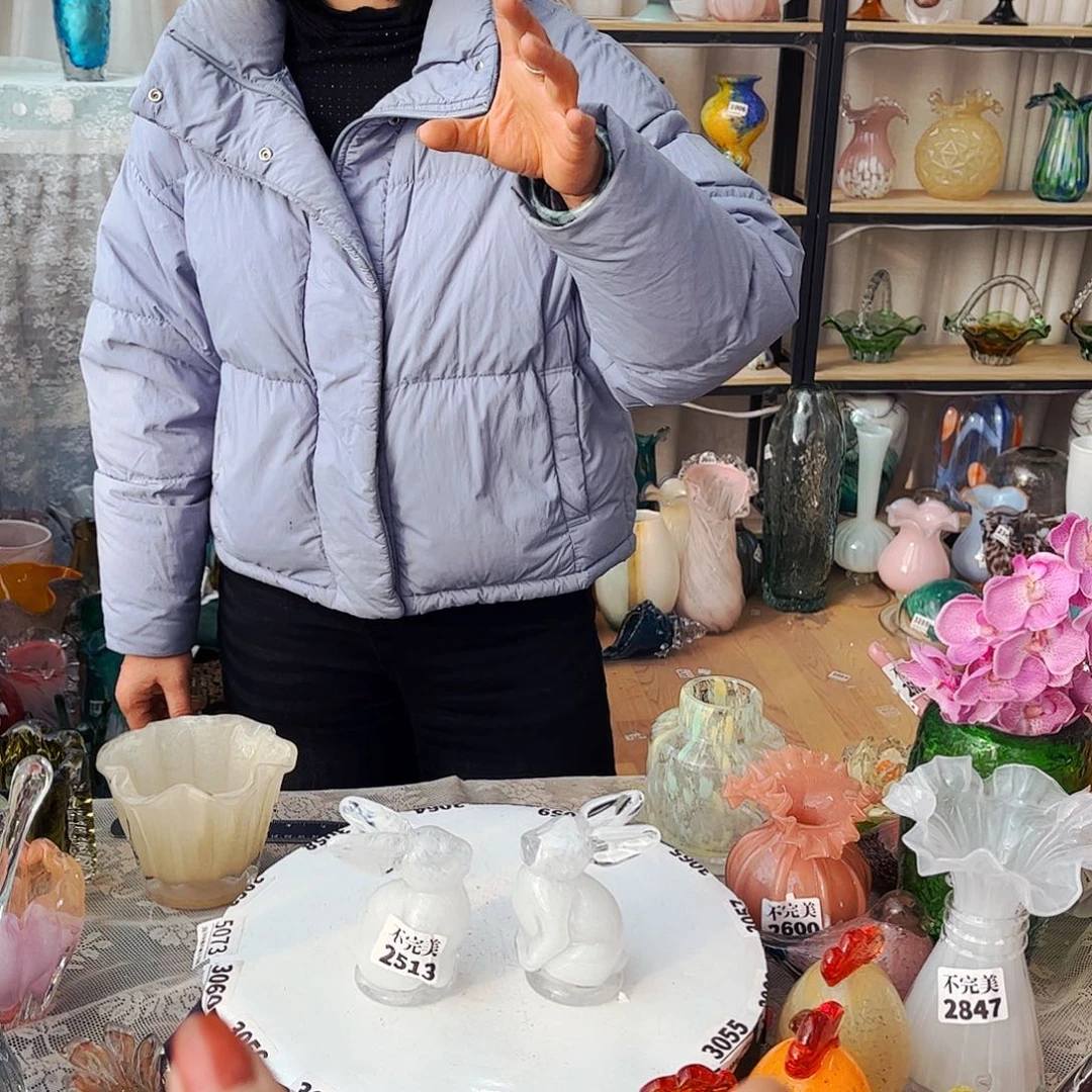 一对白兔家悦琉璃工艺品不完美