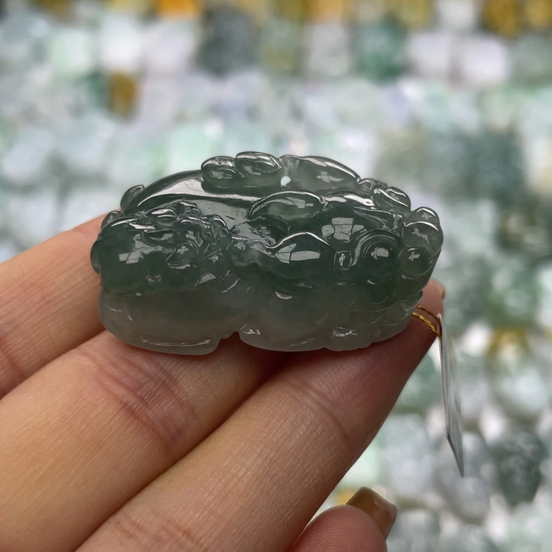 翡翠未镶嵌颈饰貔貅