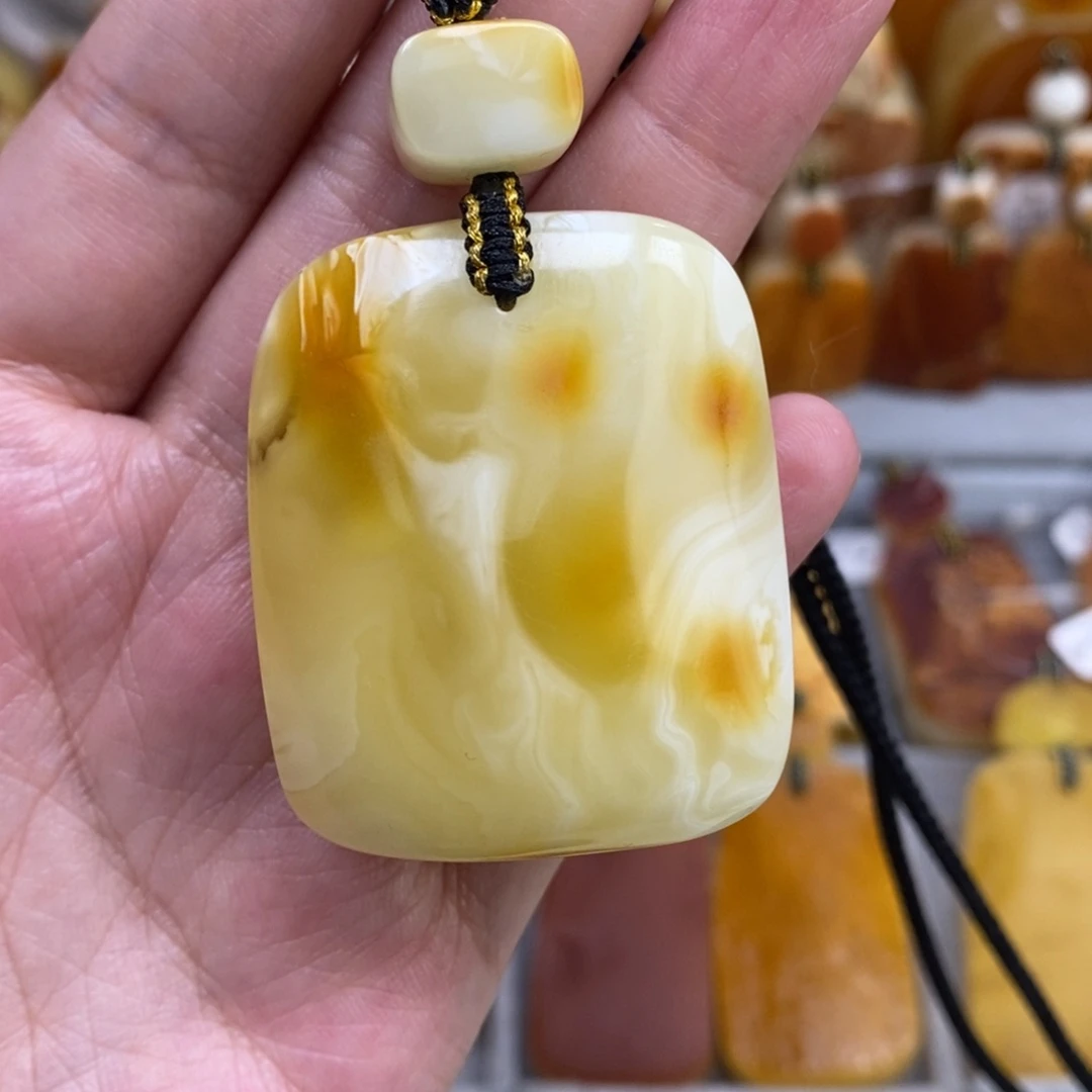 蜜蜡未镶嵌珠宝奇石