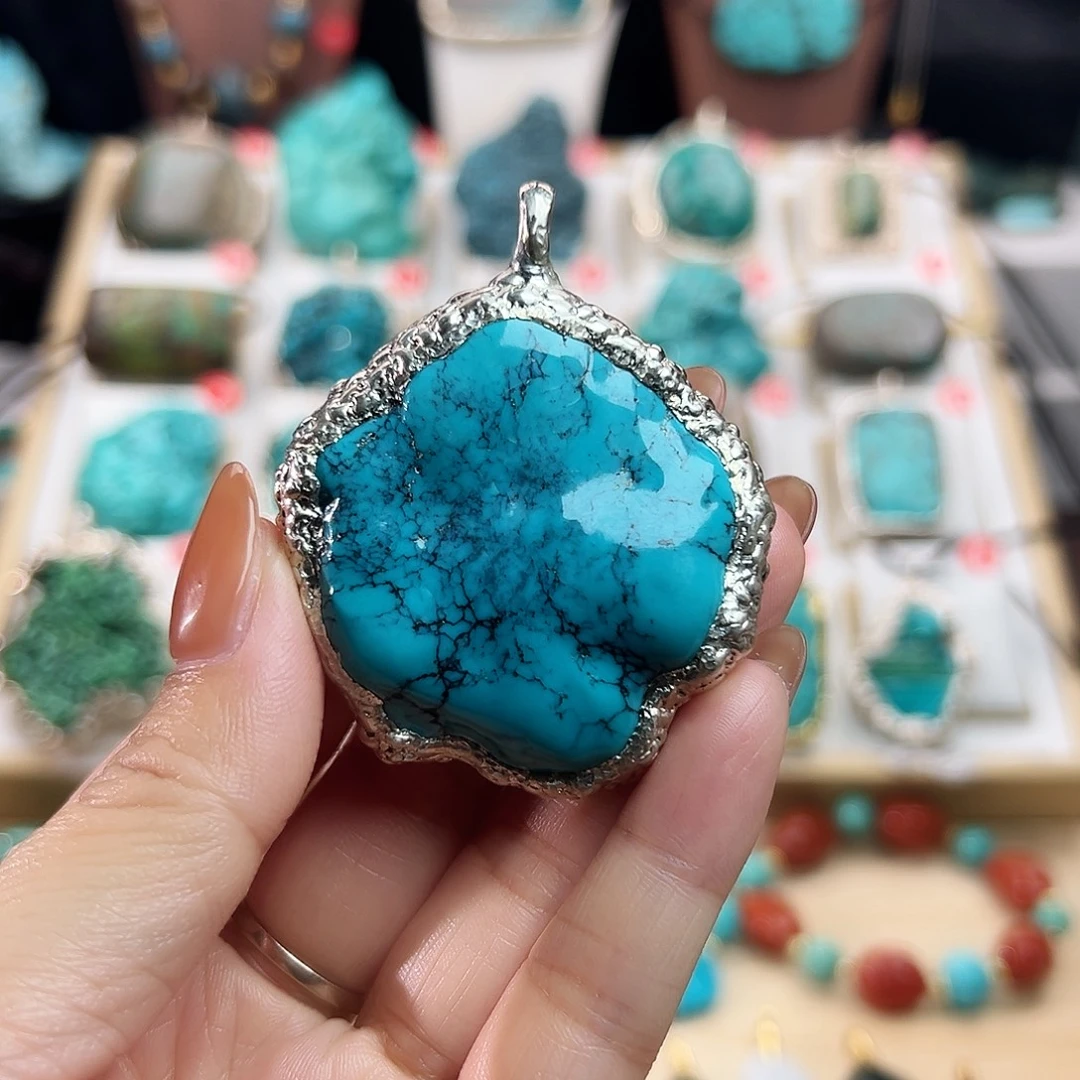 绿松石未镶嵌颈饰