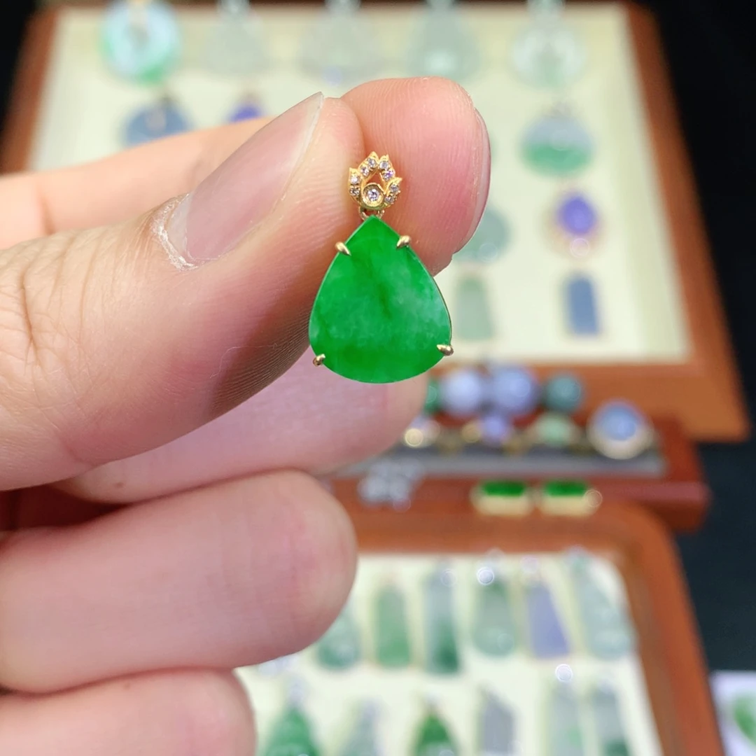 翡翠颈饰18K金镶嵌天然a货翡翠吊坠