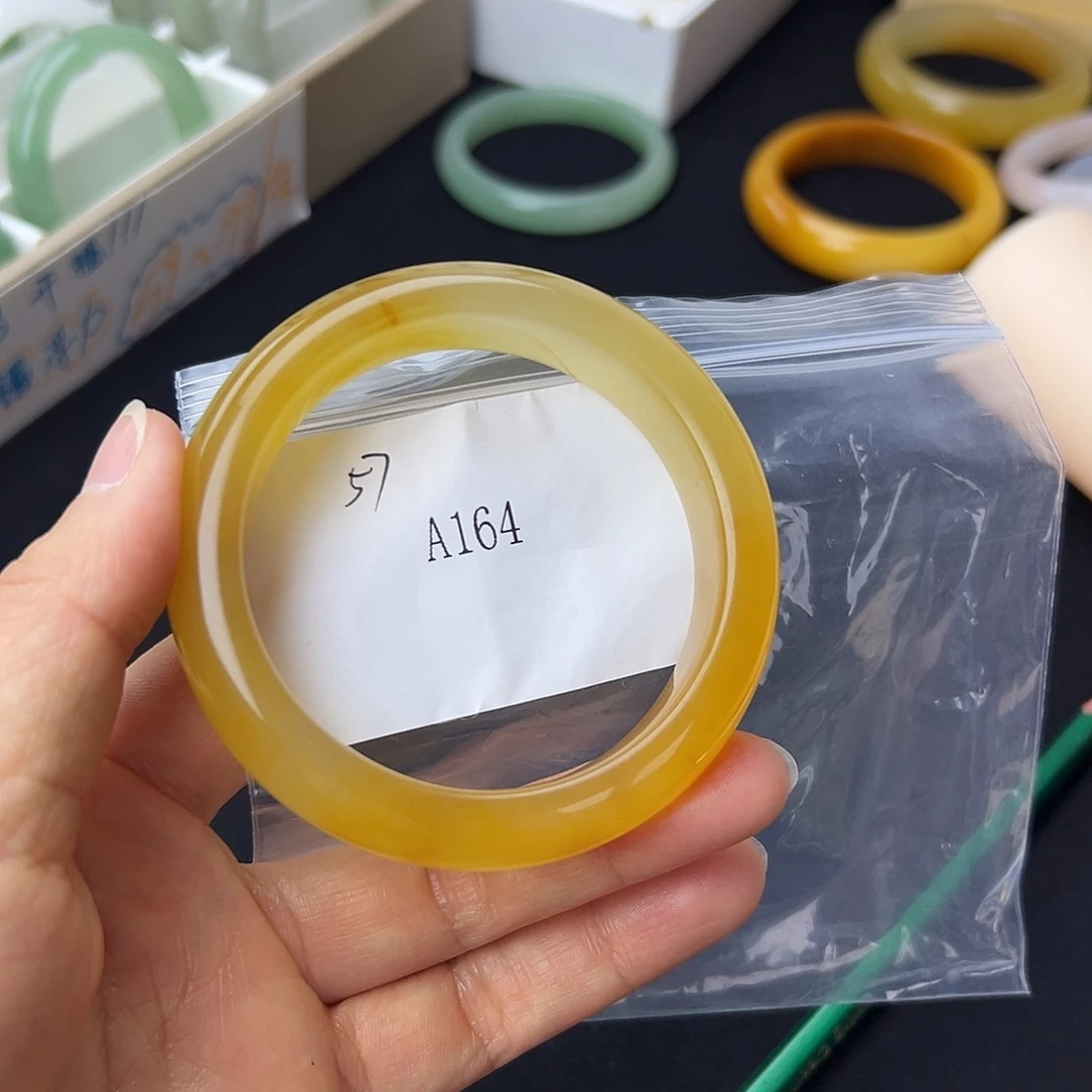 石英质玉未镶嵌手镯