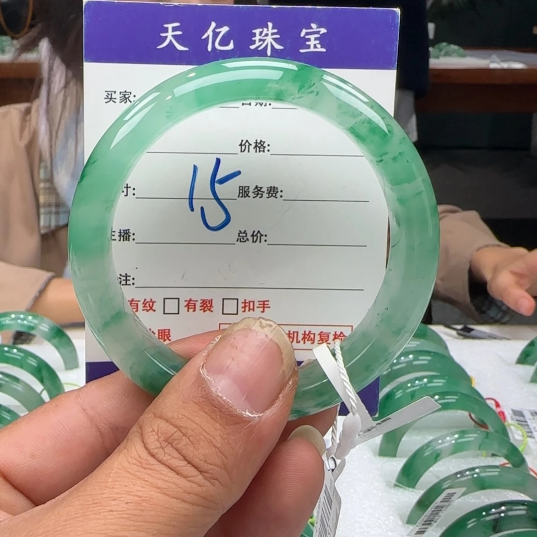 悄***悄石英质玉未镶嵌58