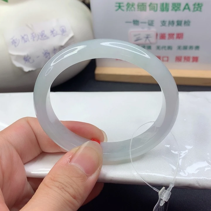 未镶嵌手镯（贵妃镯）翡翠5556推荐