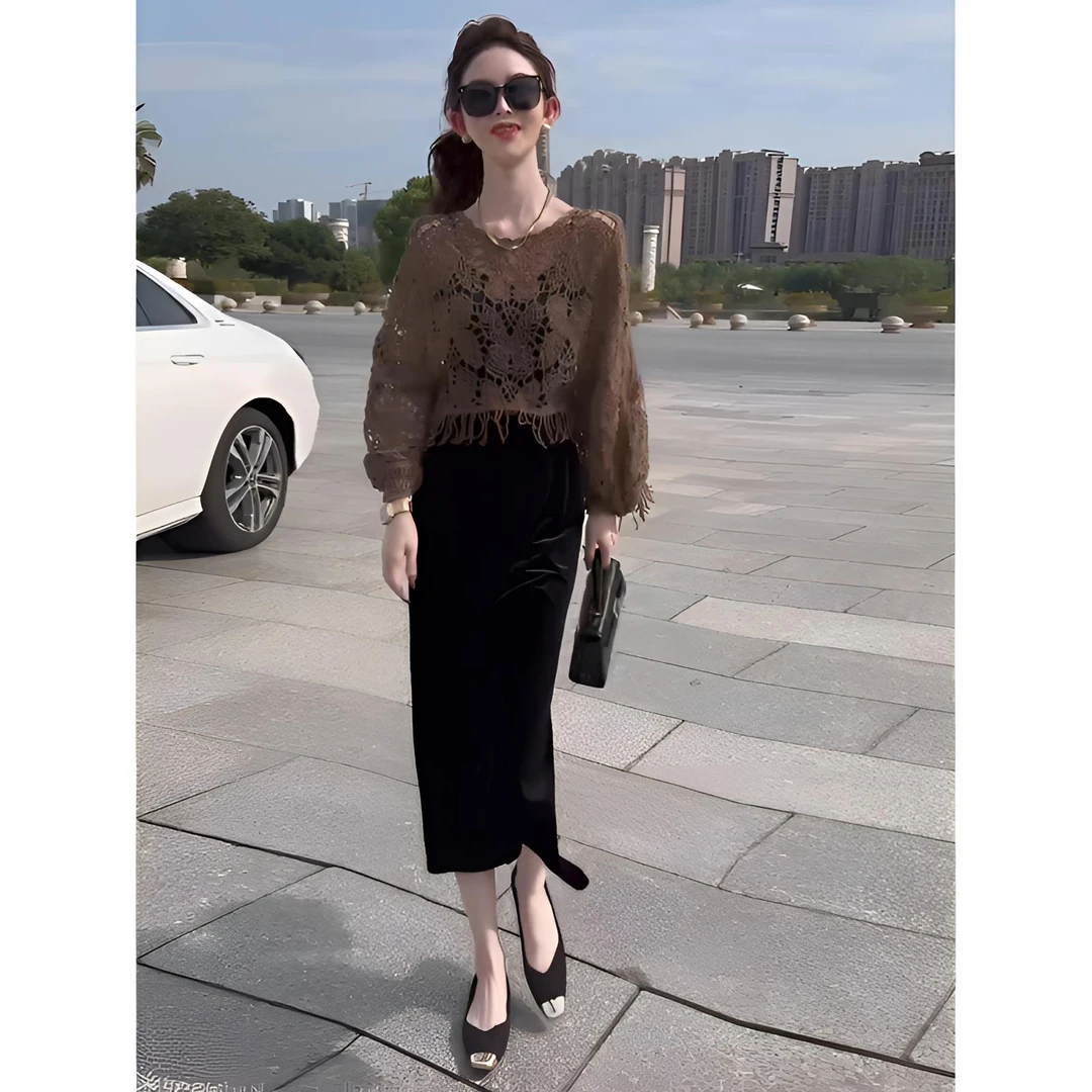 今年流行漂亮套装裙2025新款设计感镂空钩花短款罩衫半身裙两件套