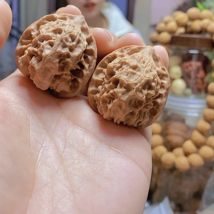 【闪购商品】文玩核桃把件36白蛇谷油
