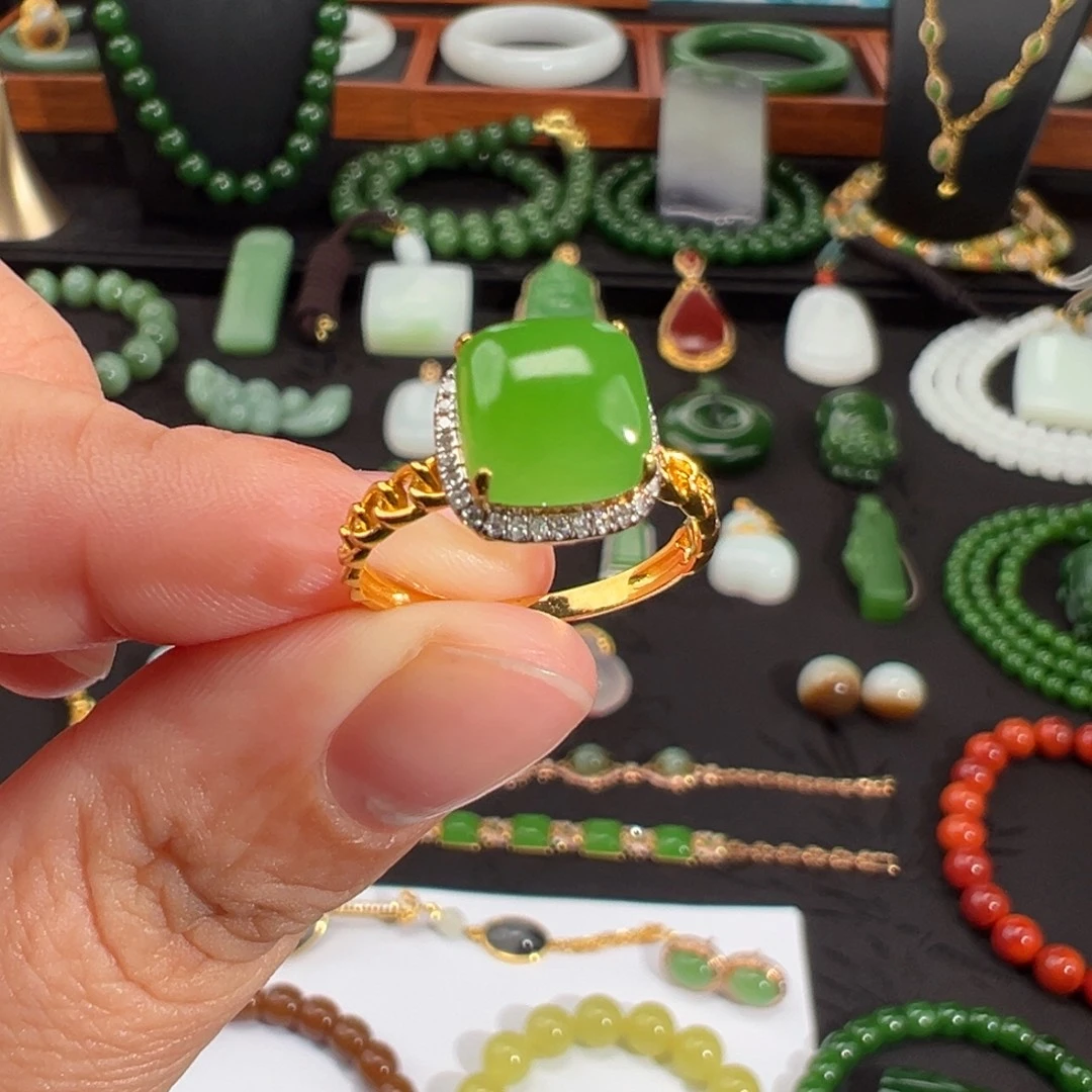 和田玉（碧玉）18K金镶嵌戒指乌兰乌德苹果绿戒指