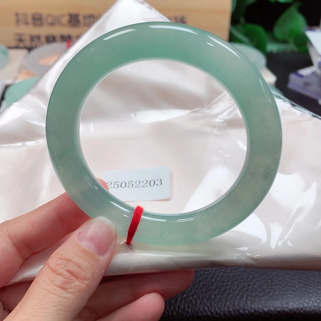 未镶嵌手镯（圆镯）翡翠81号，天然A货翡翠手镯