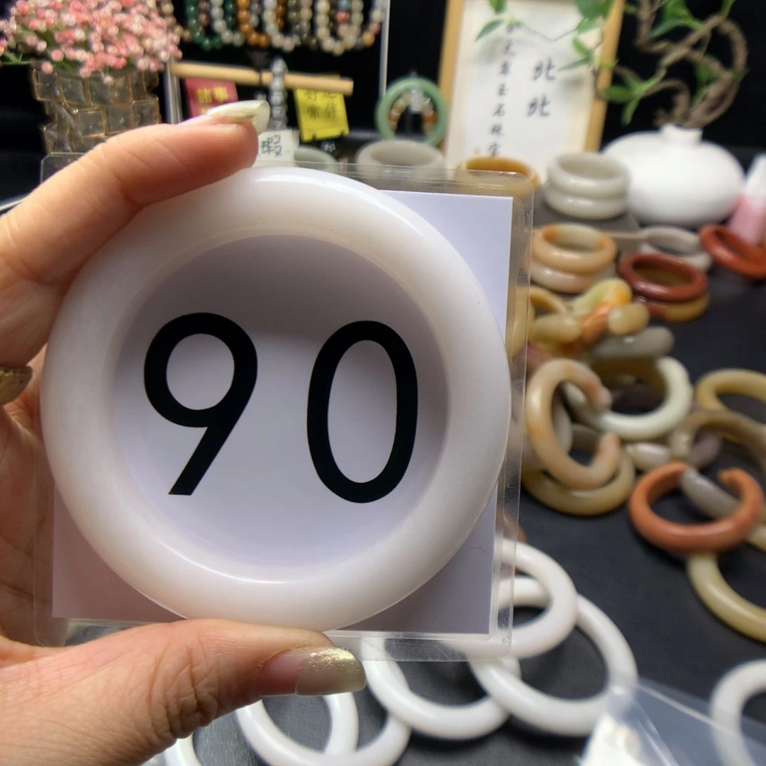 石英质玉手镯未镶嵌亲****猪