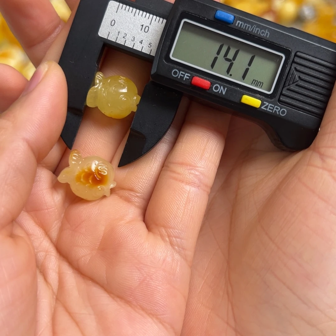 蜜蜡未镶嵌裸石微瑕