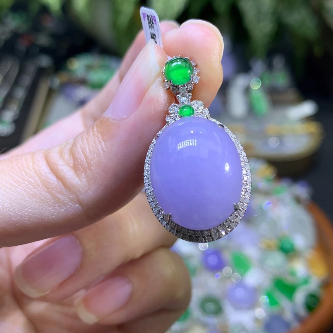 颈饰18K金镶嵌翡翠