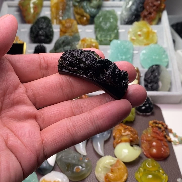 蛇纹石玉颈饰未镶嵌刹*