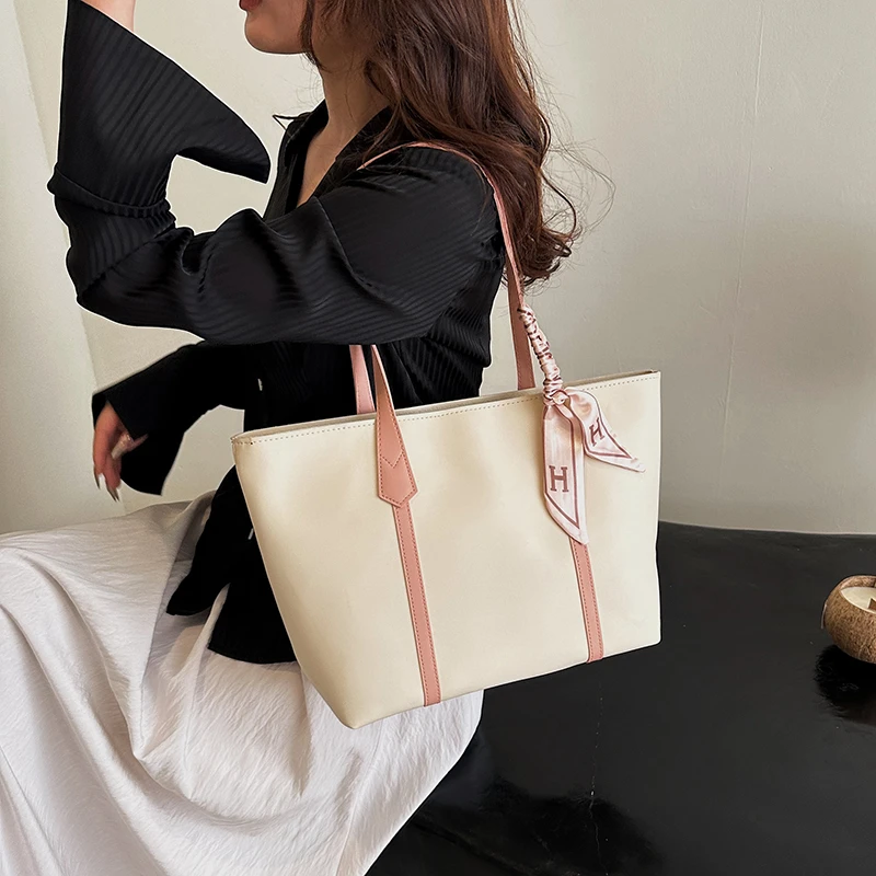 2025新款单肩手提托特包女包包高级感小众大容量学生上课通勤包