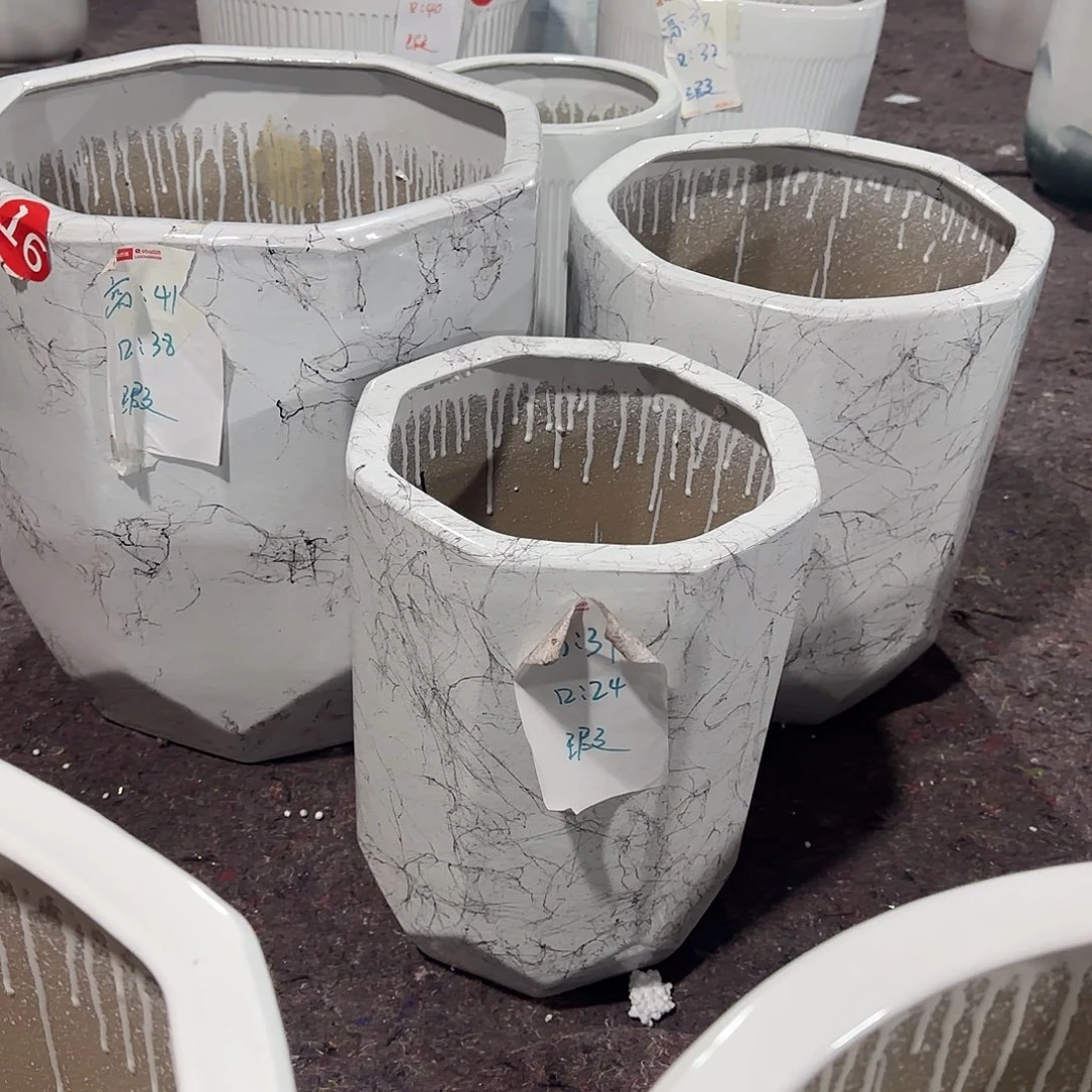 八宝飞丝一套三个花盆