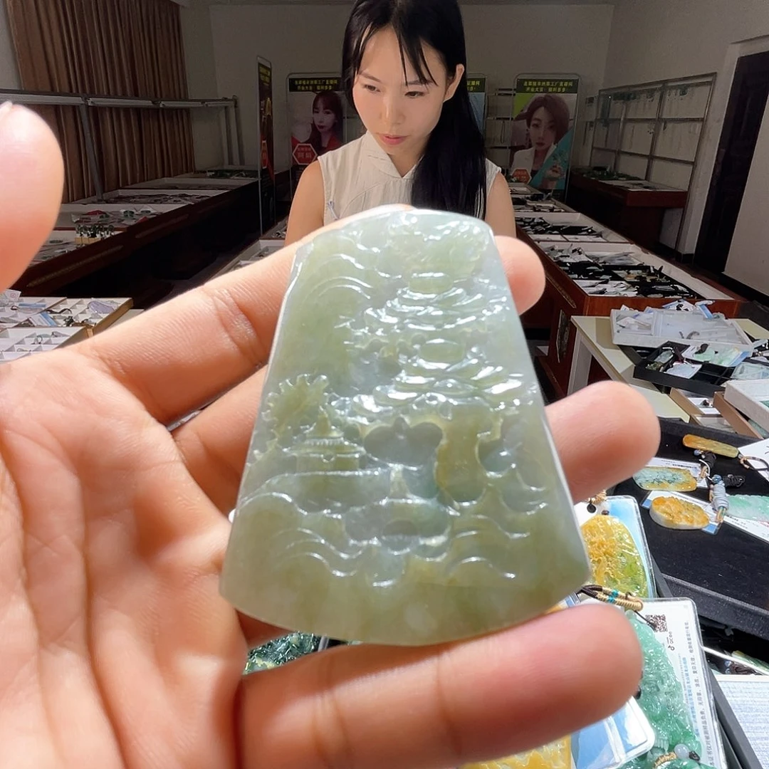 翡翠未镶嵌颈饰一