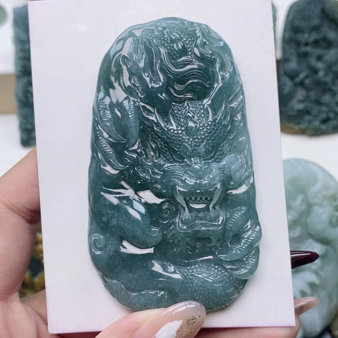 颈饰未镶嵌翡翠龙牌