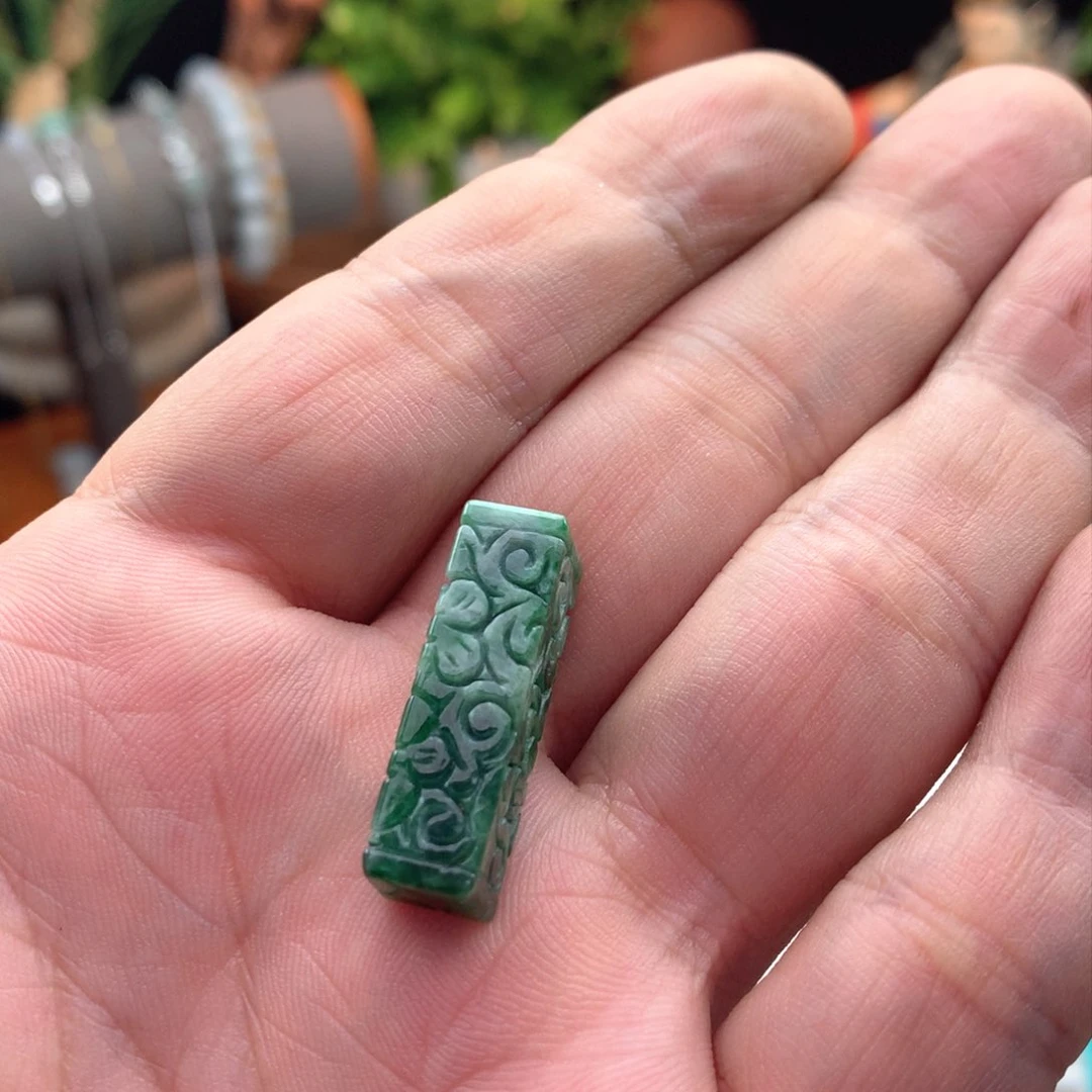 颈饰未镶嵌翡翠和****