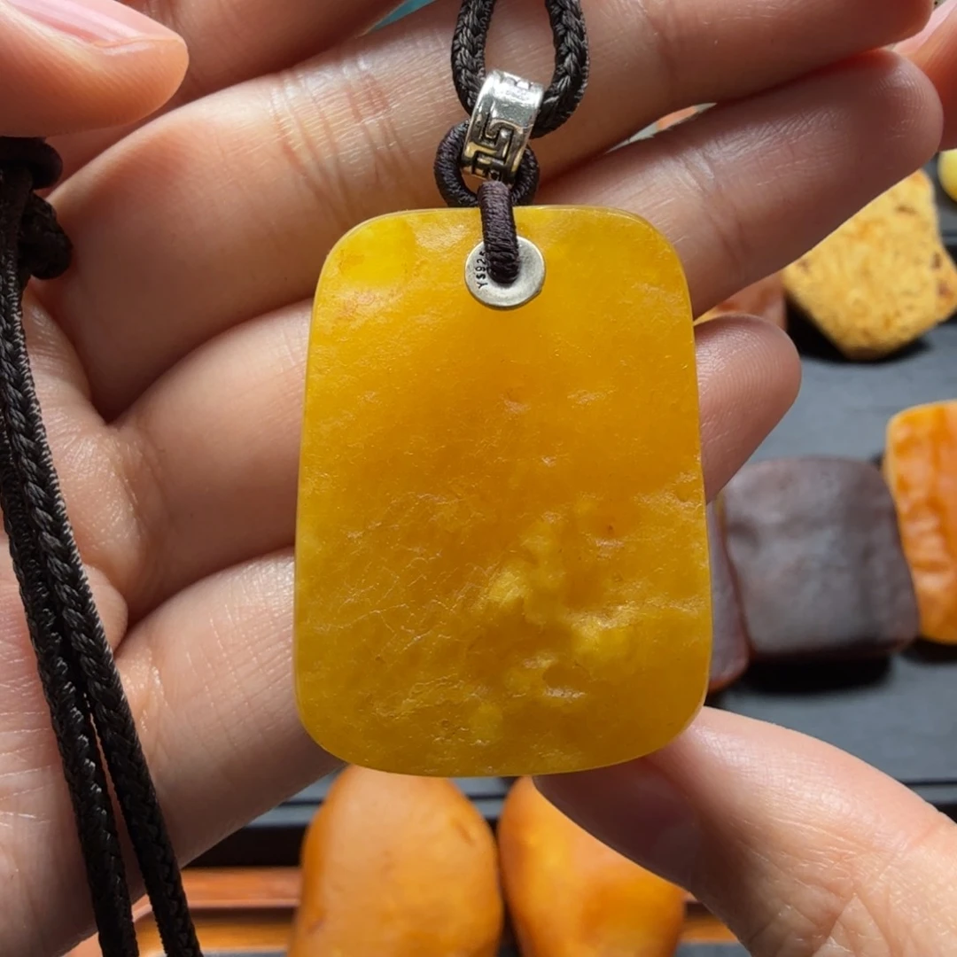 琥珀吊坠(赠链)未镶嵌