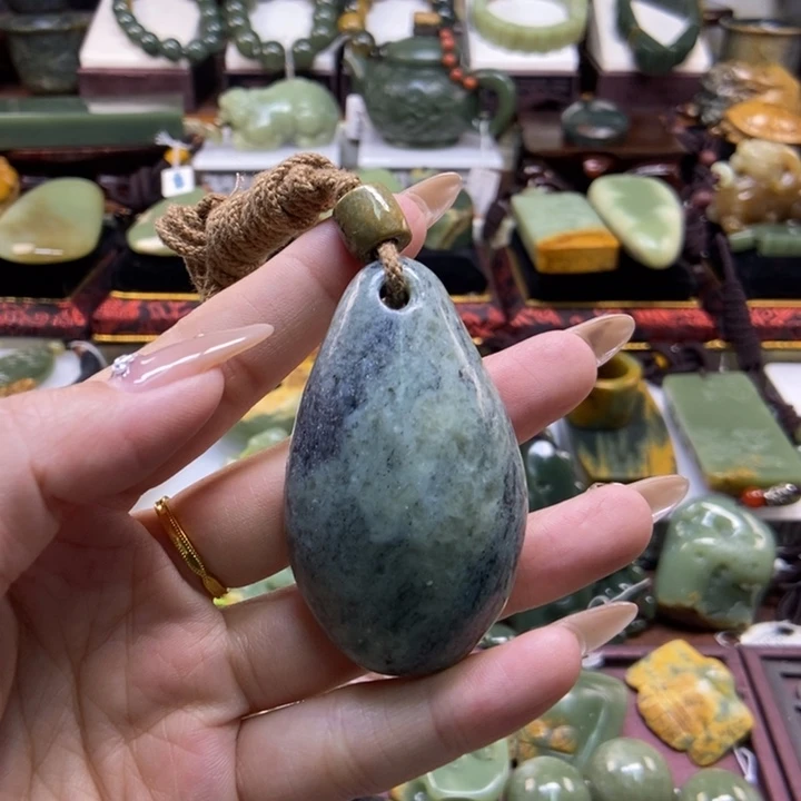 颈饰未镶嵌岫岩河磨玉（透闪石质玉）