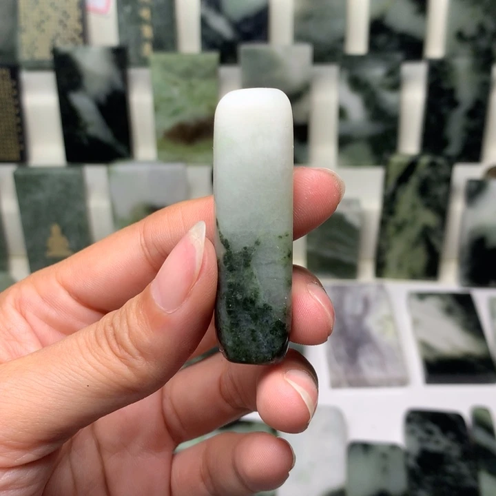 独山玉颈饰未镶嵌